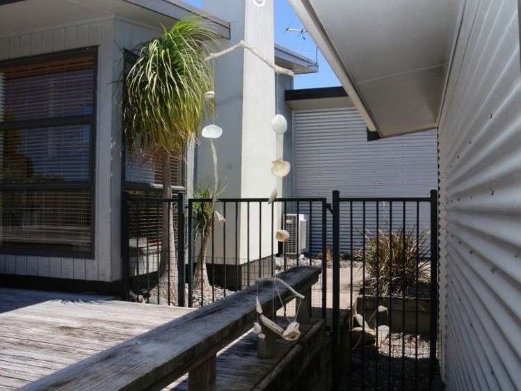 19 Hawk Hill Crescent Cooks Beach_17