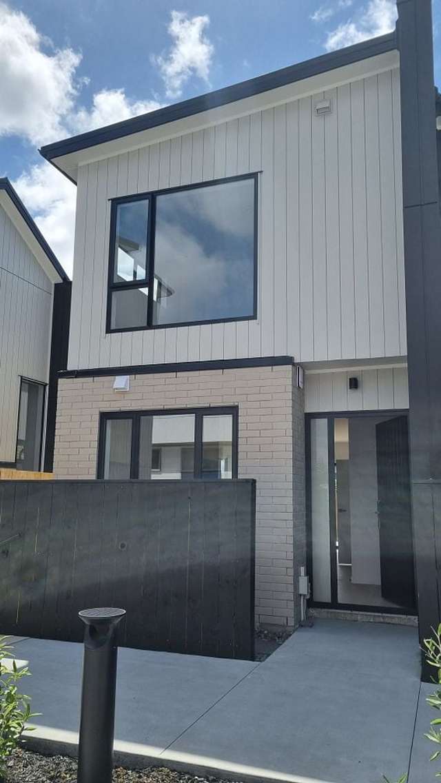 New Build 2 Bedroom Townhouse in Henderson!