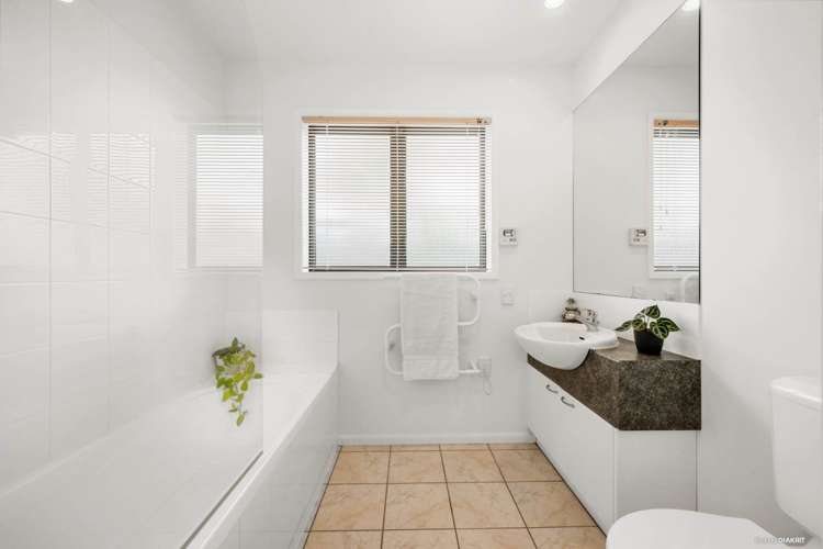 11/52 Taharoto Road Takapuna_14