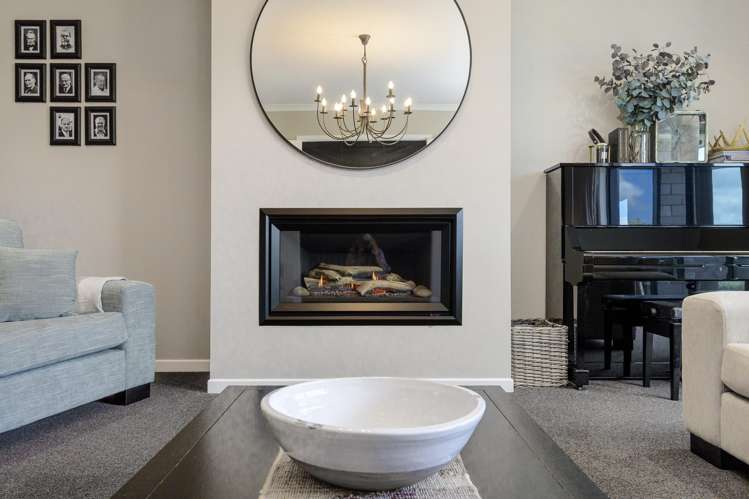 10 Benmore Crescent Pyes Pa_15