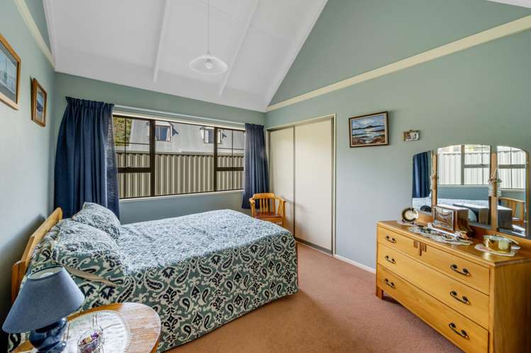 13 Lanes Road Bridge Hill_13