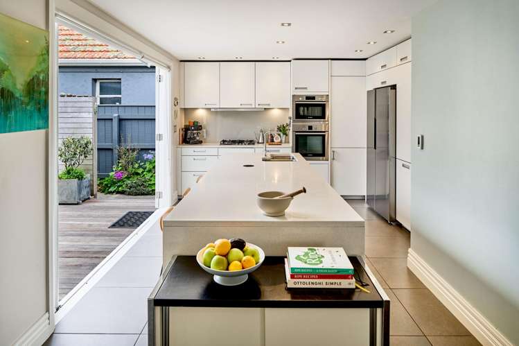 292 The Parade Island Bay_3