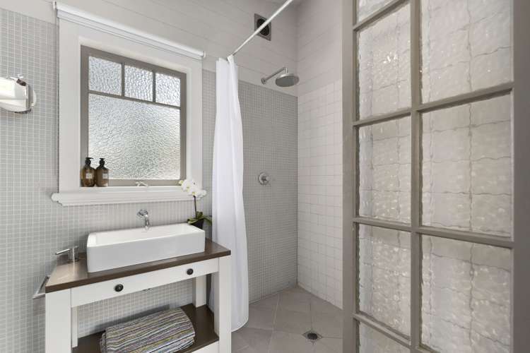 20 Seabreeze Road Narrow Neck_33