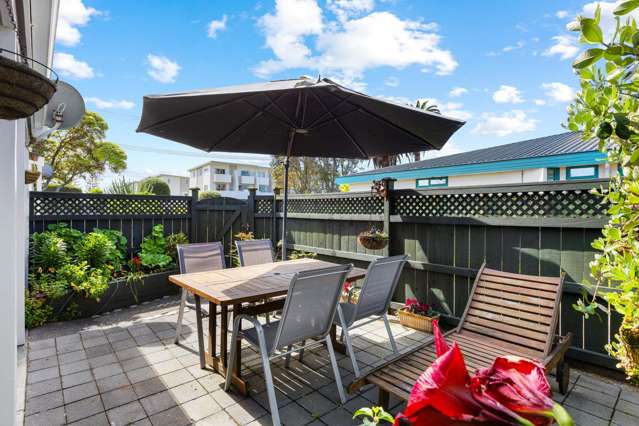 2/8 Riverside Road Orewa_1