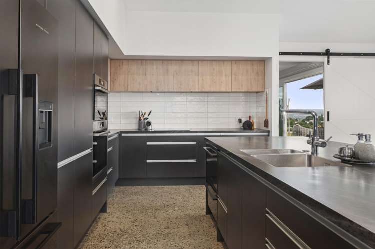 5 Azalea Lane Waipahihi_12