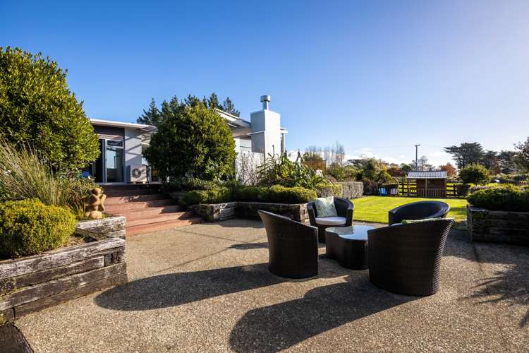 1895 Egmont Road Kaimiro_24