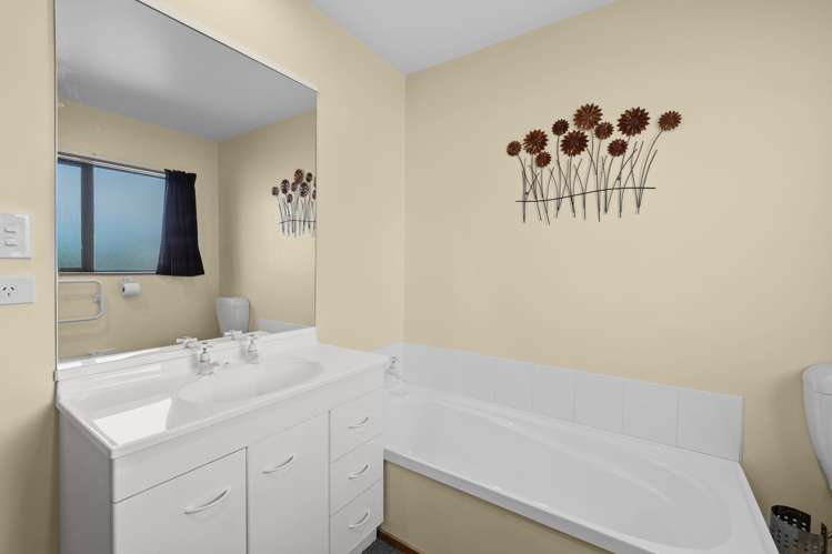 106 Middle Road Allenton_13