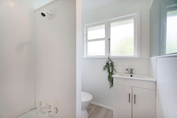 2/49A Shakespeare Avenue Trentham_8