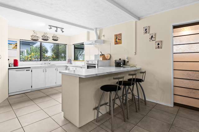 11a Cassino Crescent Onekawa_4