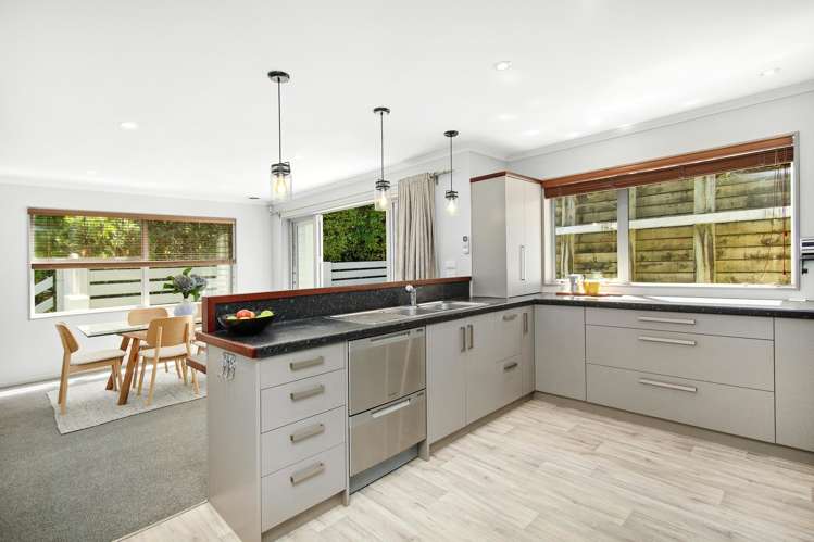 16 Westwood Road Tawa_5