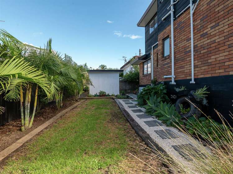 53a Uxbridge Road Mellons Bay_16