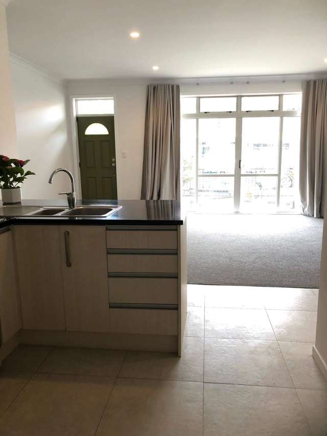 4/44 Carlos Drive Flat Bush_4