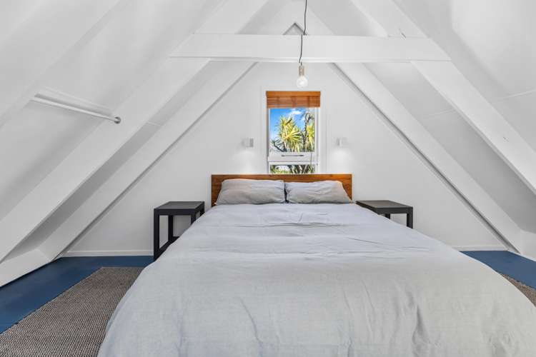 217 Beach Road Akaroa_19