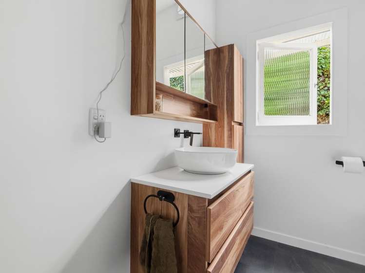 5 Oliver Road 10782_9