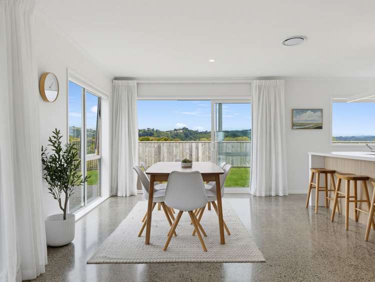 14 Piripai Rise Coastlands_13