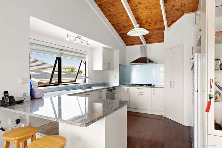 79 Bradbury Road Botany Downs_6