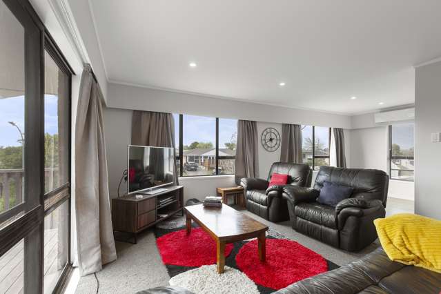 5 and 5a Binda Place Botany Downs_4