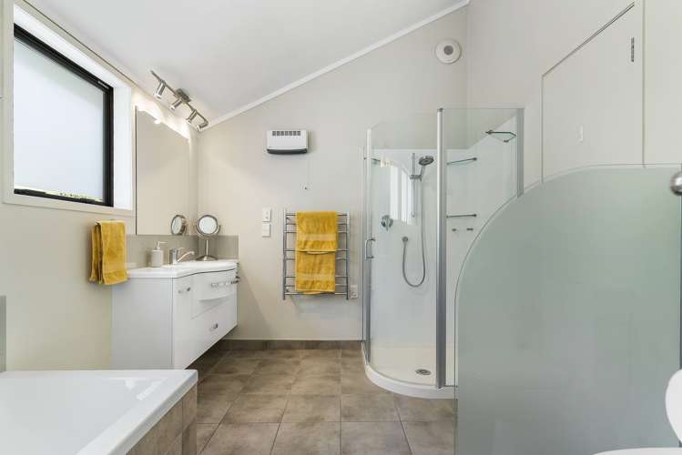 16 Omana Esplanade Maraetai_15