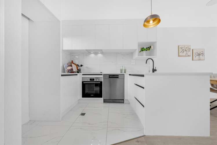 2/13 Grove Lane Pakuranga Heights_5