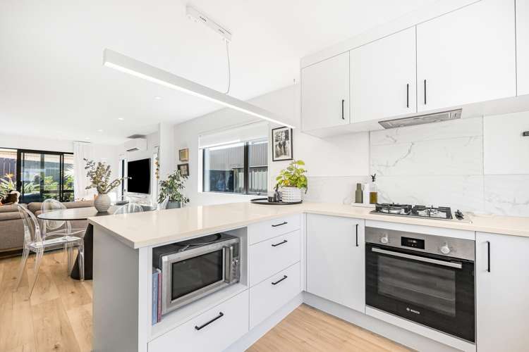 14b Kelwyn Road Kelston_6