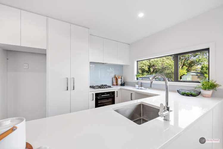 1/51 Kings Crescent Lower Hutt_5