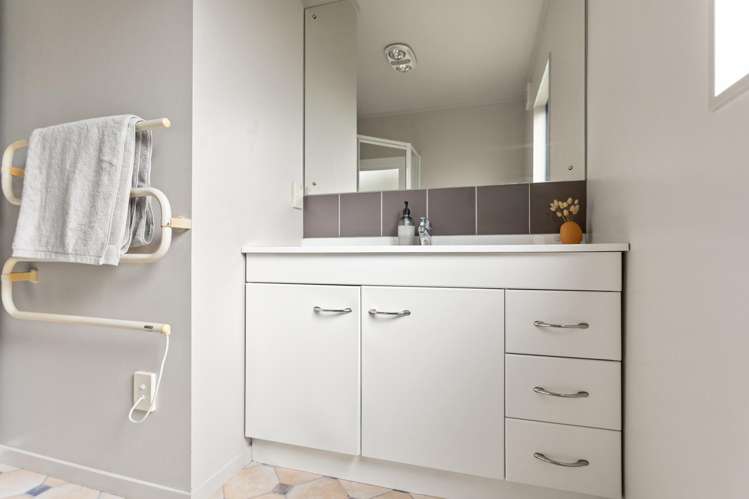 15 The Crows Nest Cooks Beach_8