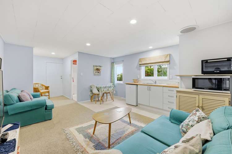 13 Colmar Road Mellons Bay_48