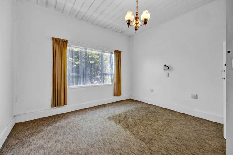 16 Old South Road Okato_13