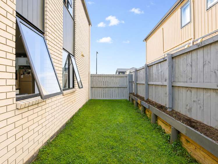 1/61 Cabourne Drive Glenview_16