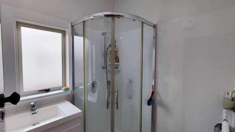 52 Old Lake Road Narrow Neck_11