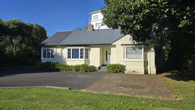 Commercial gem primed to bank, bowl or beautify!