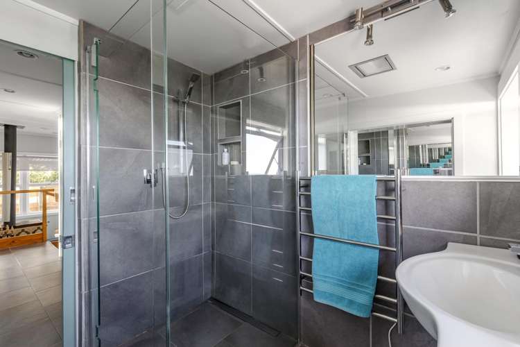 417 Thames Coast  Road SH25 Te Puru_17