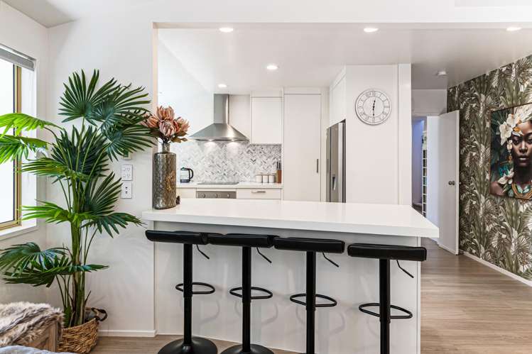 484 Beach Road Murrays Bay_9