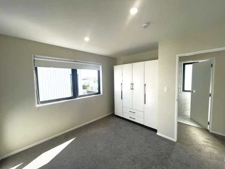 D/54 Royal View Road Te Atatu South_11