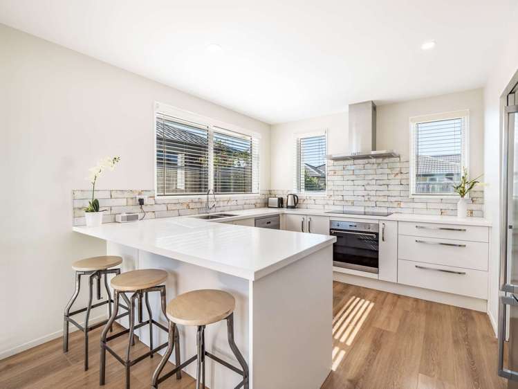 72 Sunline Avenue Lincoln_2