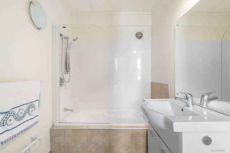 16 Merlot Lane Pukekohe_6