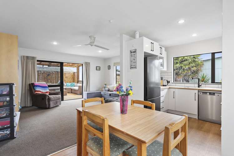 2 Mary Keane Lane Parakai_5