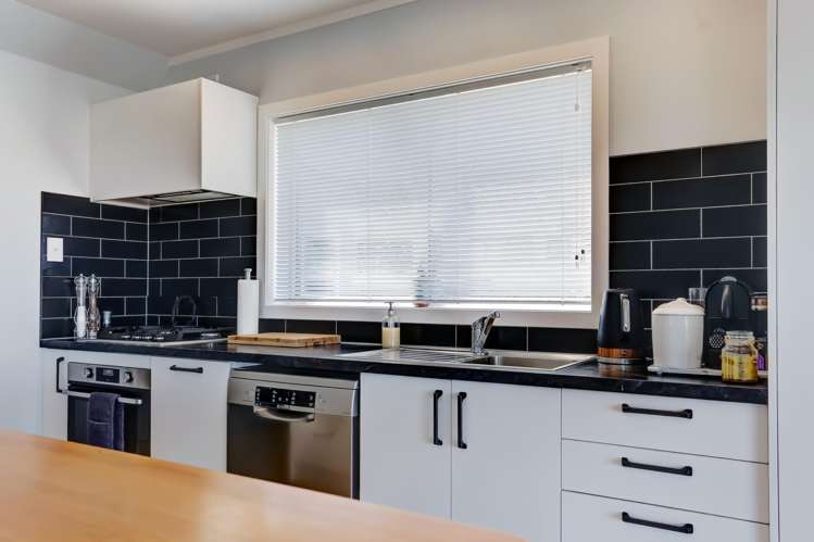 8 Nukumaru Parade Waiinu Beach_5