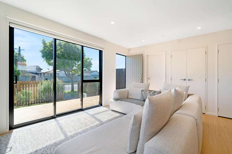 1/17 Rewarewa Road Te Atatu Peninsula_9
