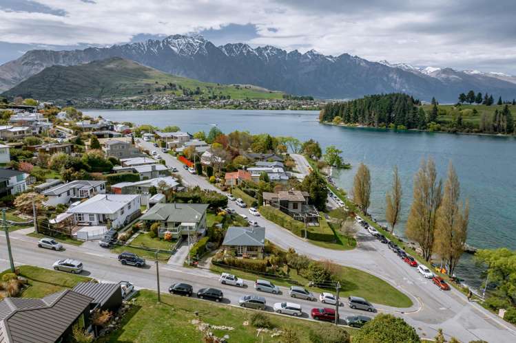 1 Suburb Street Queenstown_22