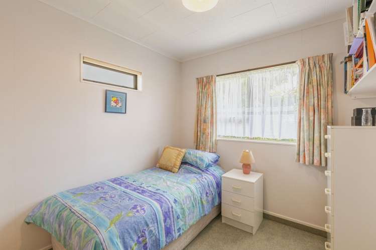 9 Deakin Place Clive_11