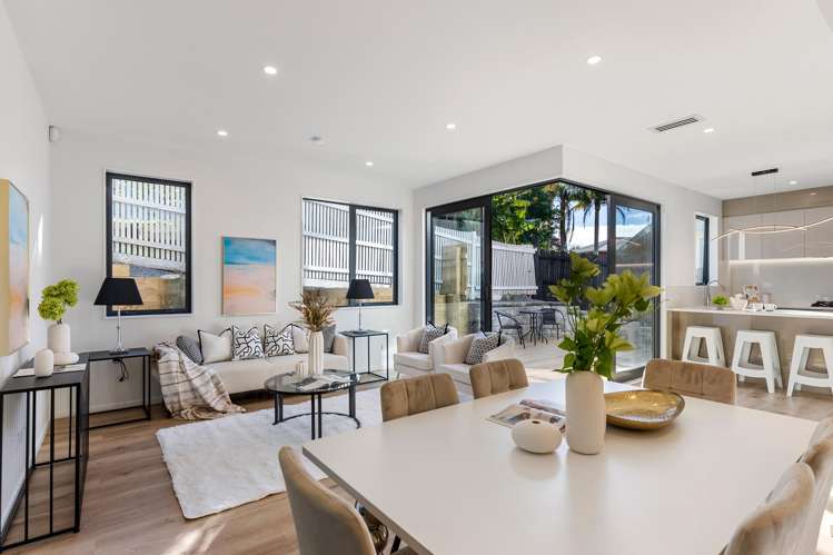 2/32 Caversham Drive_1