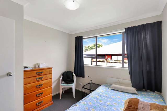 53 Shakespeare Avenue 11322_4