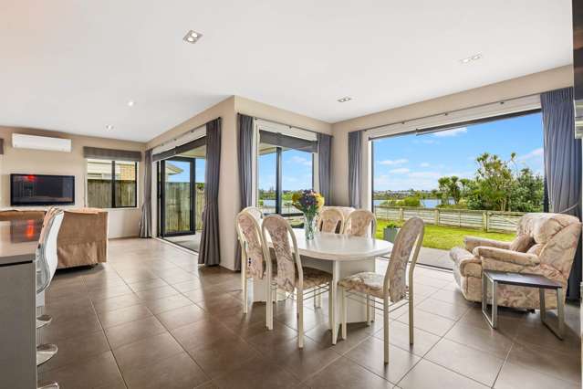 8 Brechin Place Wattle Downs_4
