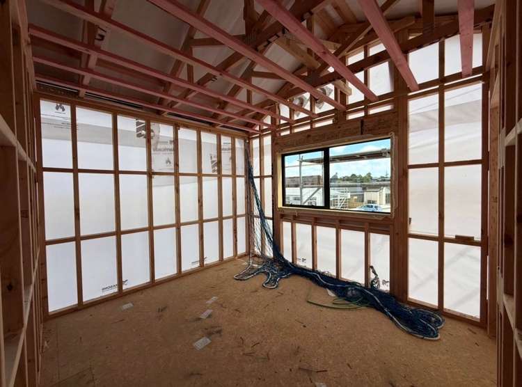 Unit 1, 97 Otuwairoa Esplanade Papakura_15