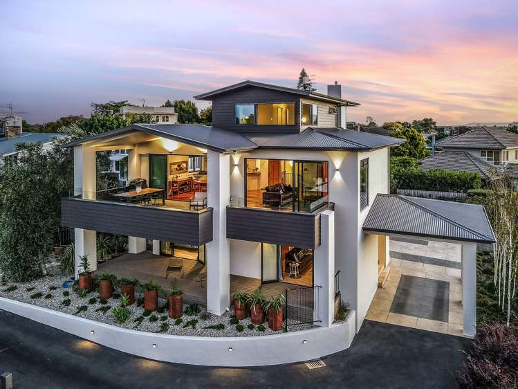 145 Lake Crescent Hamilton Lake_1