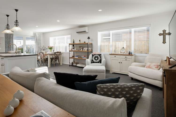 34 Harvard Road Burleigh_6