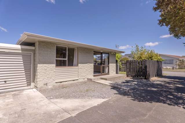 Must sell in family-friendly parklands!