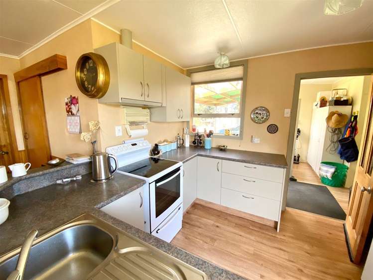 11 Macandrew Street Owaka_12