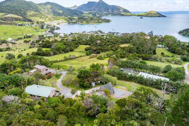 Two dwellings, and a large 5 bay, 3-door shed